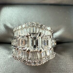Stunning White Gold Diamond Ring